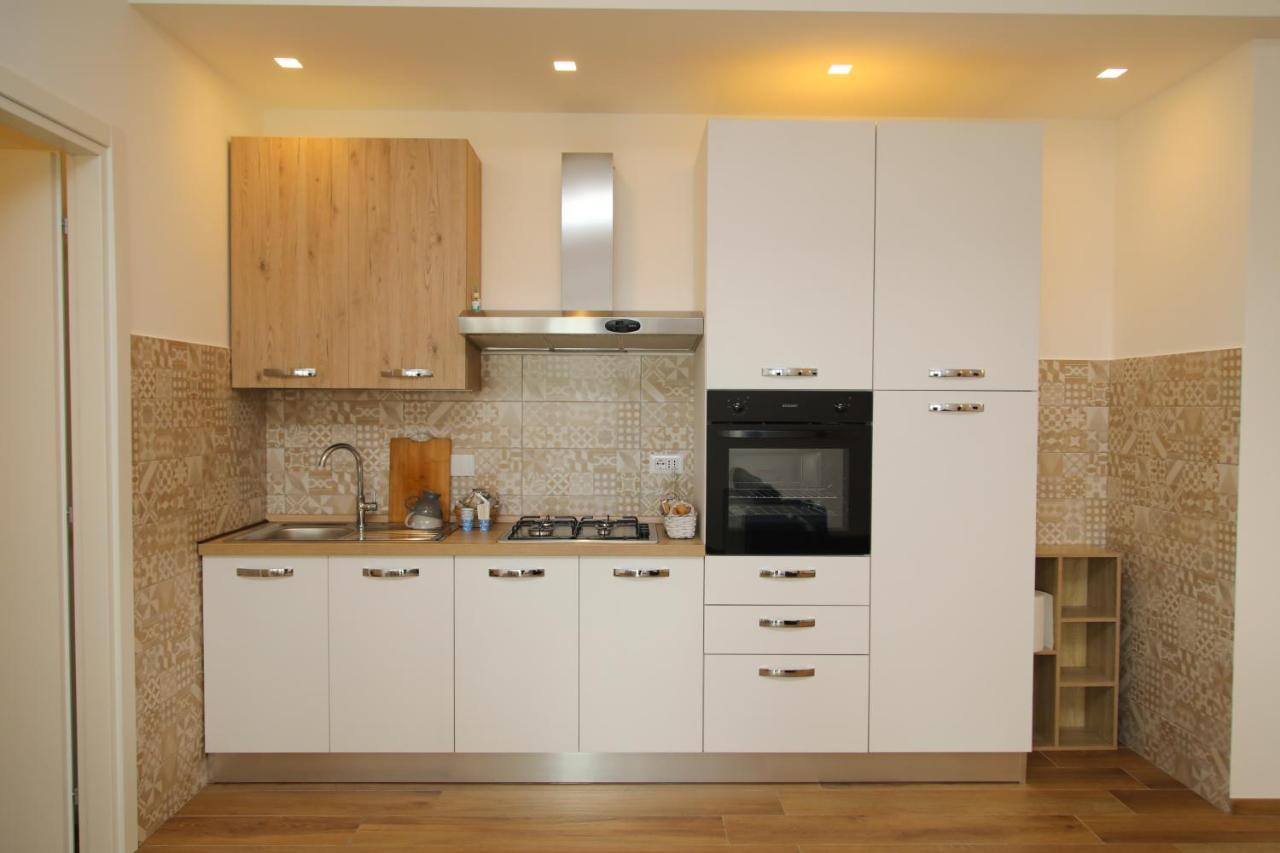 Апартаменты Viriamo House Roma Ачилия Экстерьер фото