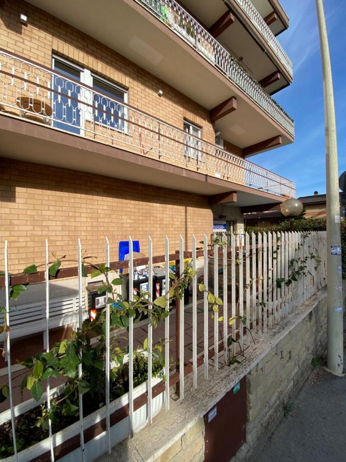 Апартаменты Viriamo House Roma Ачилия Экстерьер фото